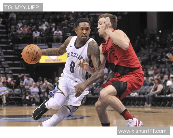 马尚布鲁克斯：从篮球场上的巨星到生活中的奋斗者之路