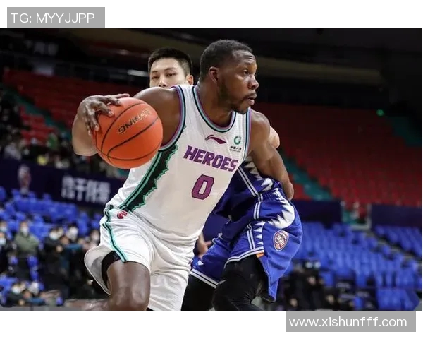 甘冈与利文斯激战正酣谁能在这场较量中笑到最后